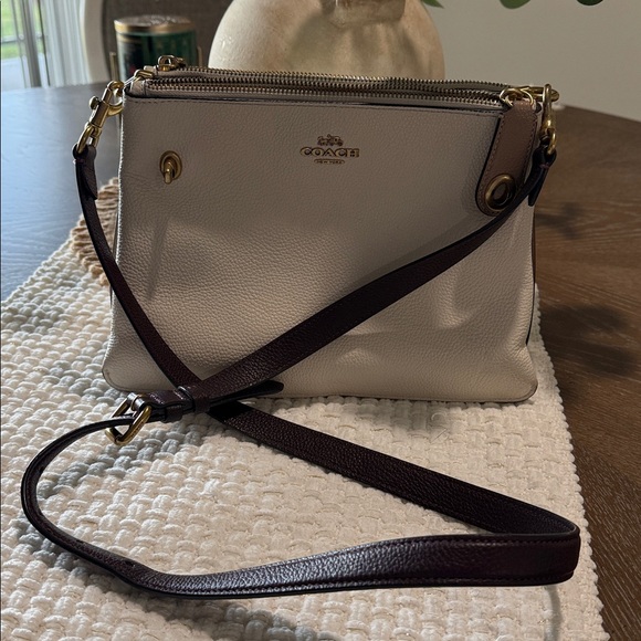 AUTHENTIC COACH CROSSBODY PURSE - Picture 1 of 7